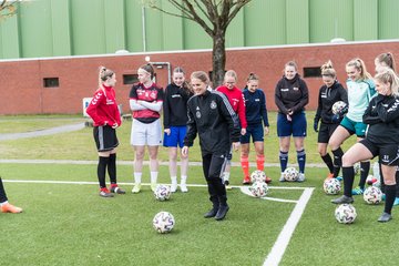 Bild 18 - Co-Trainerin der Frauen Nationalmannschaft Britta Carlson in Wahlstedt